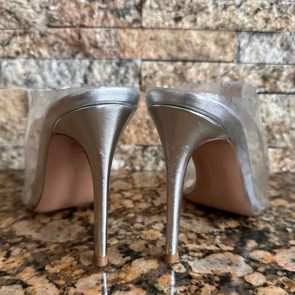 GIANVITO ROSSI
Sigma Crystal-Embellished Metallic Leather Sandals - Picture 8 of 11